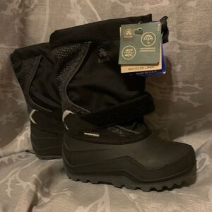 New with tags! Youth Kamik Waterbug Insulated Snow Boots Black Size 11
